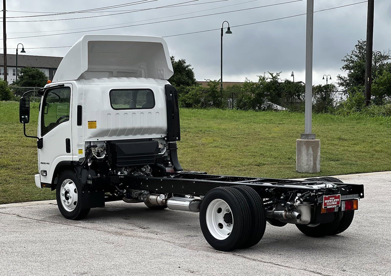 2025 Chevrolet Low Cab Forward 4500 Vehicle Photo in GEORGETOWN, TX 78626-7508