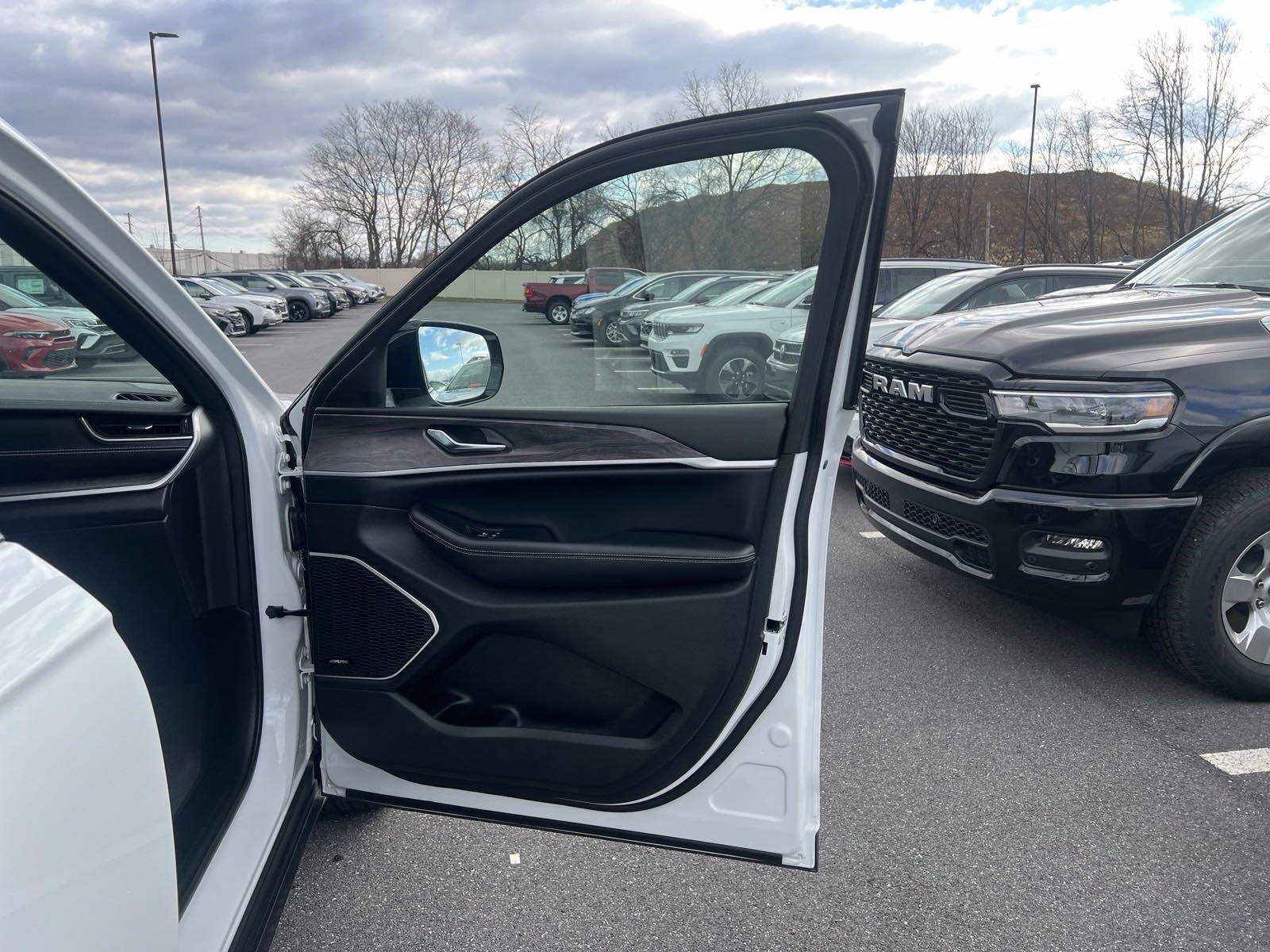 2024 Jeep Grand Cherokee 4xe Vehicle Photo in Mechanicsburg, PA 17050-1707