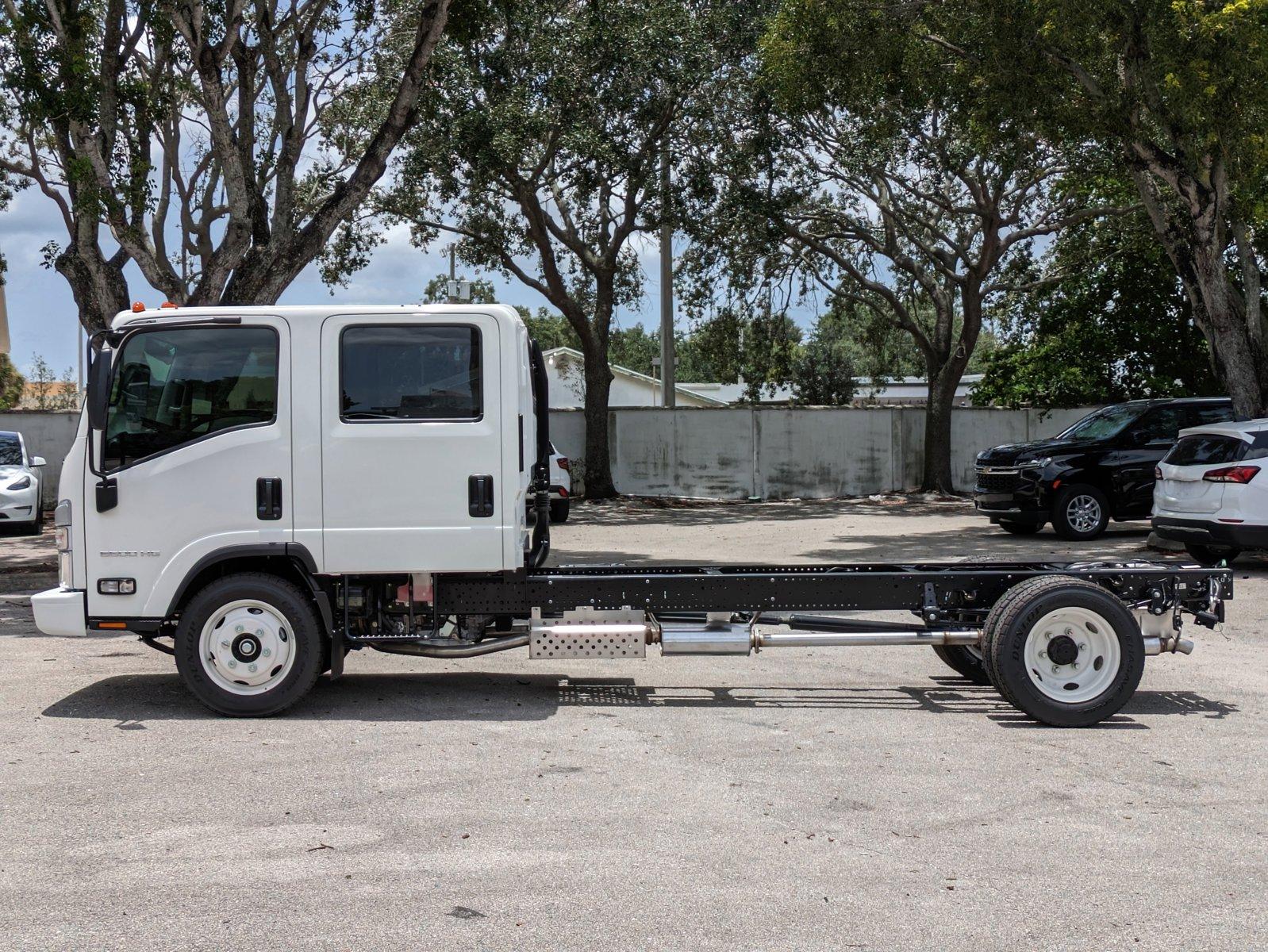 2025 Chevrolet Low Cab Forward 5500 HG Vehicle Photo in GREENACRES, FL 33463-3207