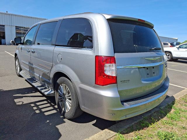 2015 Chrysler Town & Country Vehicle Photo in TREVOSE, PA 19053-4984