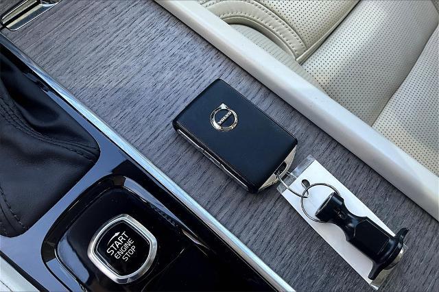 2022 Volvo XC90 Vehicle Photo in Houston, TX 77007