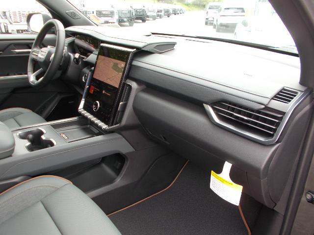 2025 GMC Acadia Vehicle Photo in LOWELL, MA 01852-4336