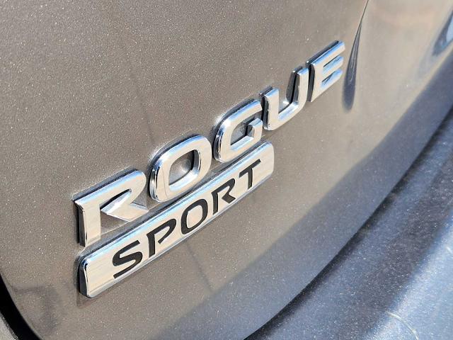 2022 Nissan Rogue Sport Vehicle Photo in DENTON, TX 76210-9321
