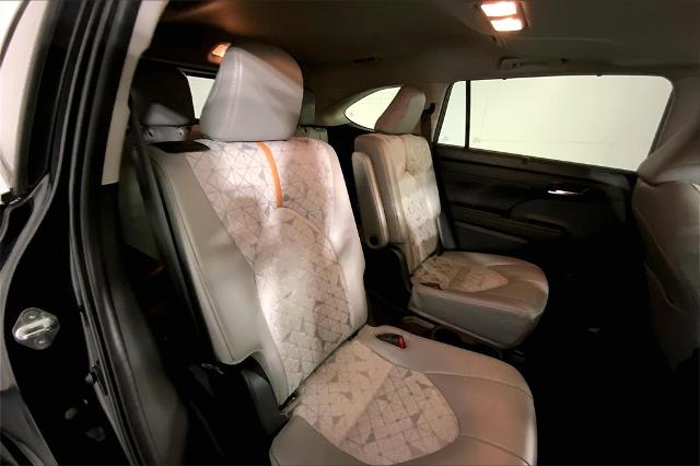 2023 Toyota Highlander Vehicle Photo in Lees Summit, MO 64086