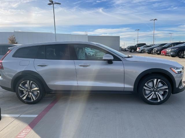 2025 Volvo V60 Cross Country Vehicle Photo in Grapevine, TX 76051