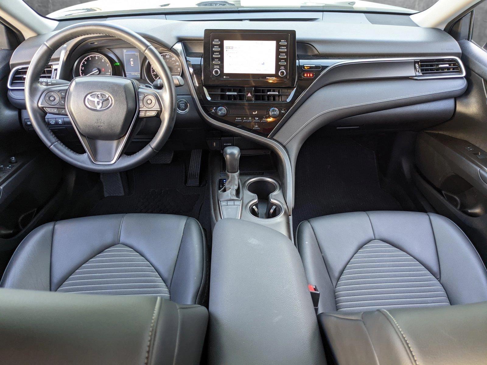 2022 Toyota Camry Vehicle Photo in VALENCIA, CA 91355-1705