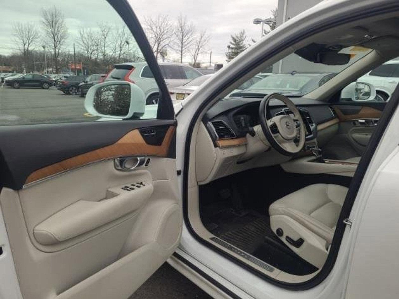 2022 Volvo XC90 Vehicle Photo in Trevose, PA 19053