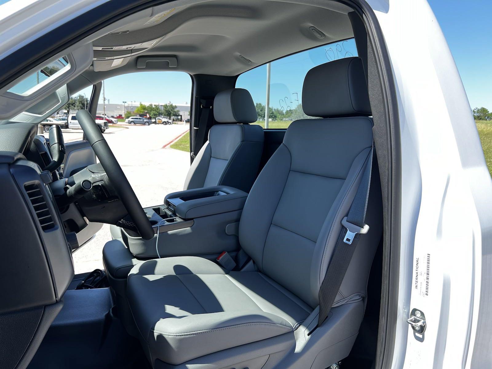2024 Chevrolet Silverado 5500 HD Vehicle Photo in GEORGETOWN, TX 78626-7508