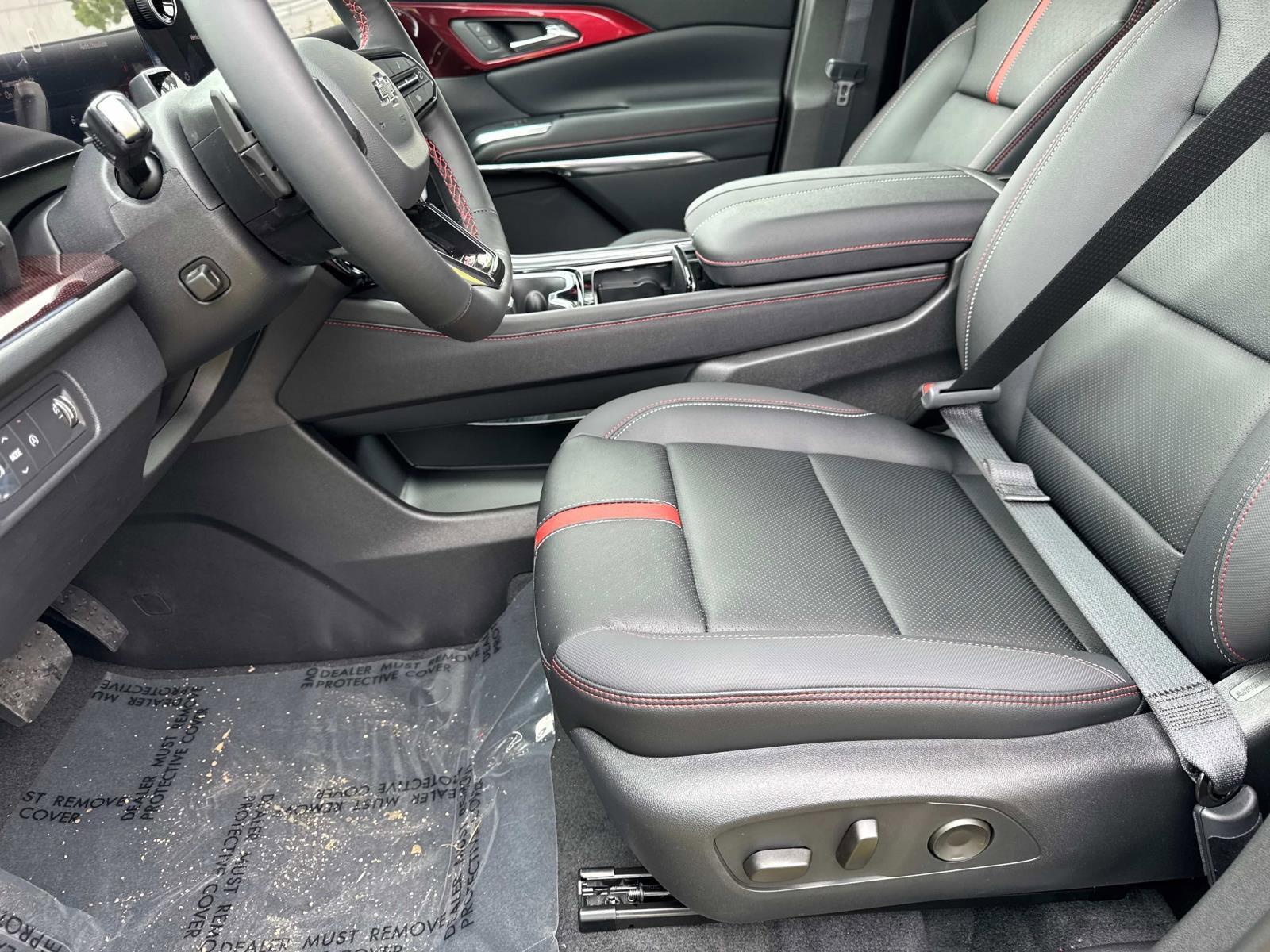 2025 Chevrolet Traverse Vehicle Photo in LOS ANGELES, CA 90007-3794