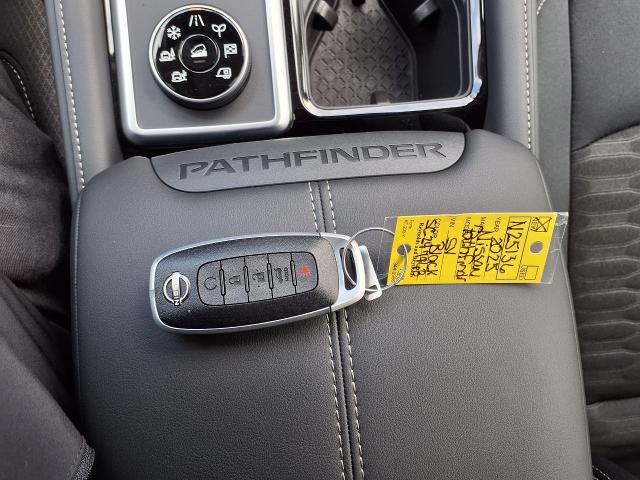 2025 Nissan Pathfinder Vehicle Photo in Oshkosh, WI 54904