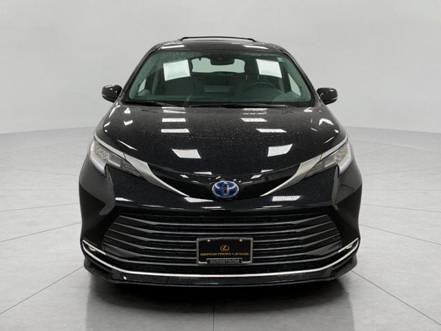 2024 Toyota Sienna Vehicle Photo in Appleton, WI 54913