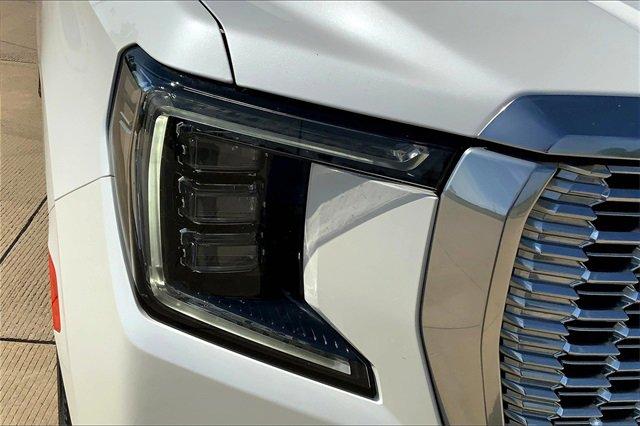 2022 GMC Yukon XL Vehicle Photo in TOPEKA, KS 66609-0000
