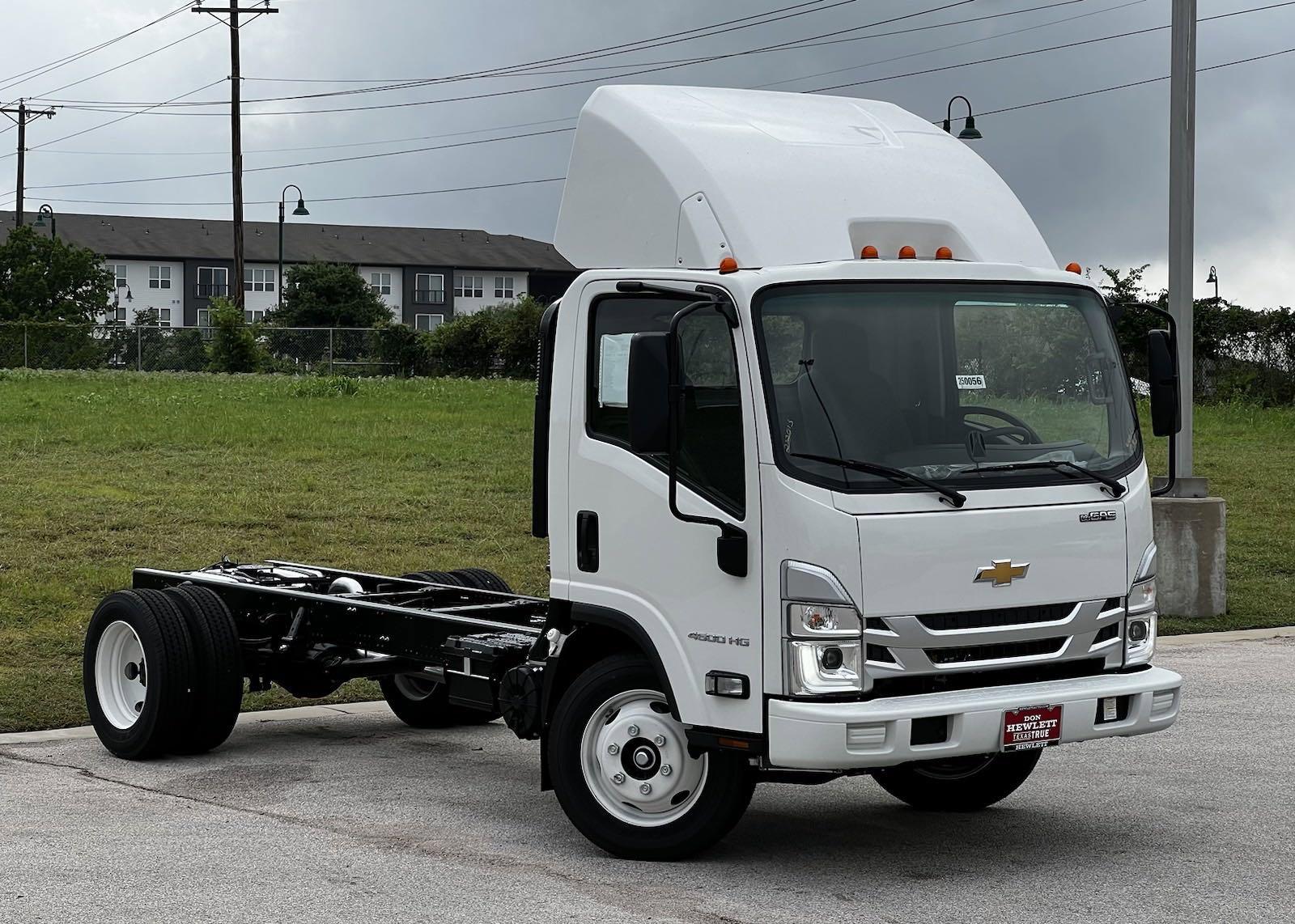 2025 Chevrolet Low Cab Forward 4500 Vehicle Photo in GEORGETOWN, TX 78626-7508