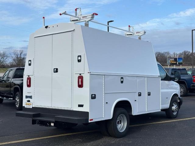 2024 GMC Savana Cutaway 3500 Vehicle Photo in COLUMBIA, MO 65203-3903
