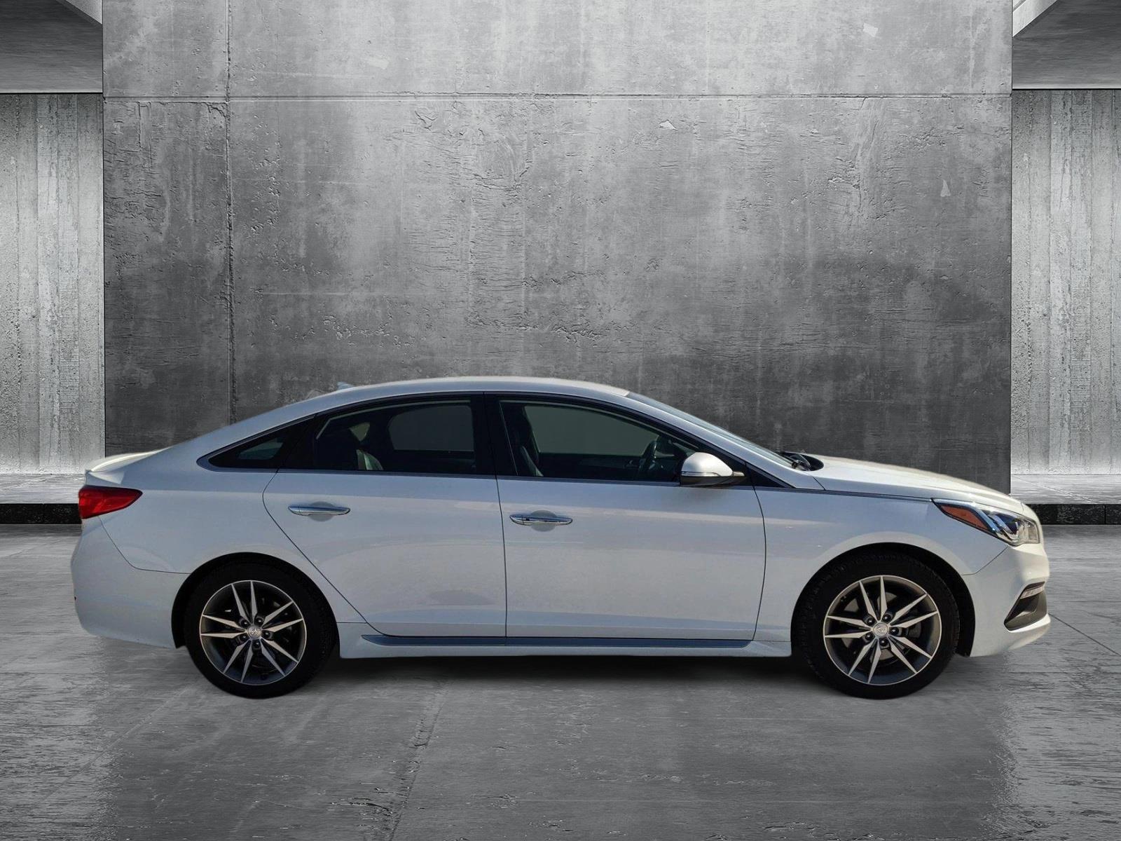 2015 Hyundai SONATA Vehicle Photo in Cockeysville, MD 21030