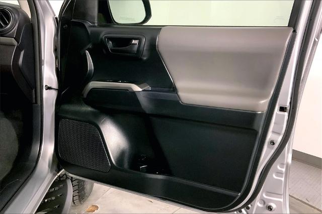 2017 Toyota Tacoma Vehicle Photo in Lees Summit, MO 64086