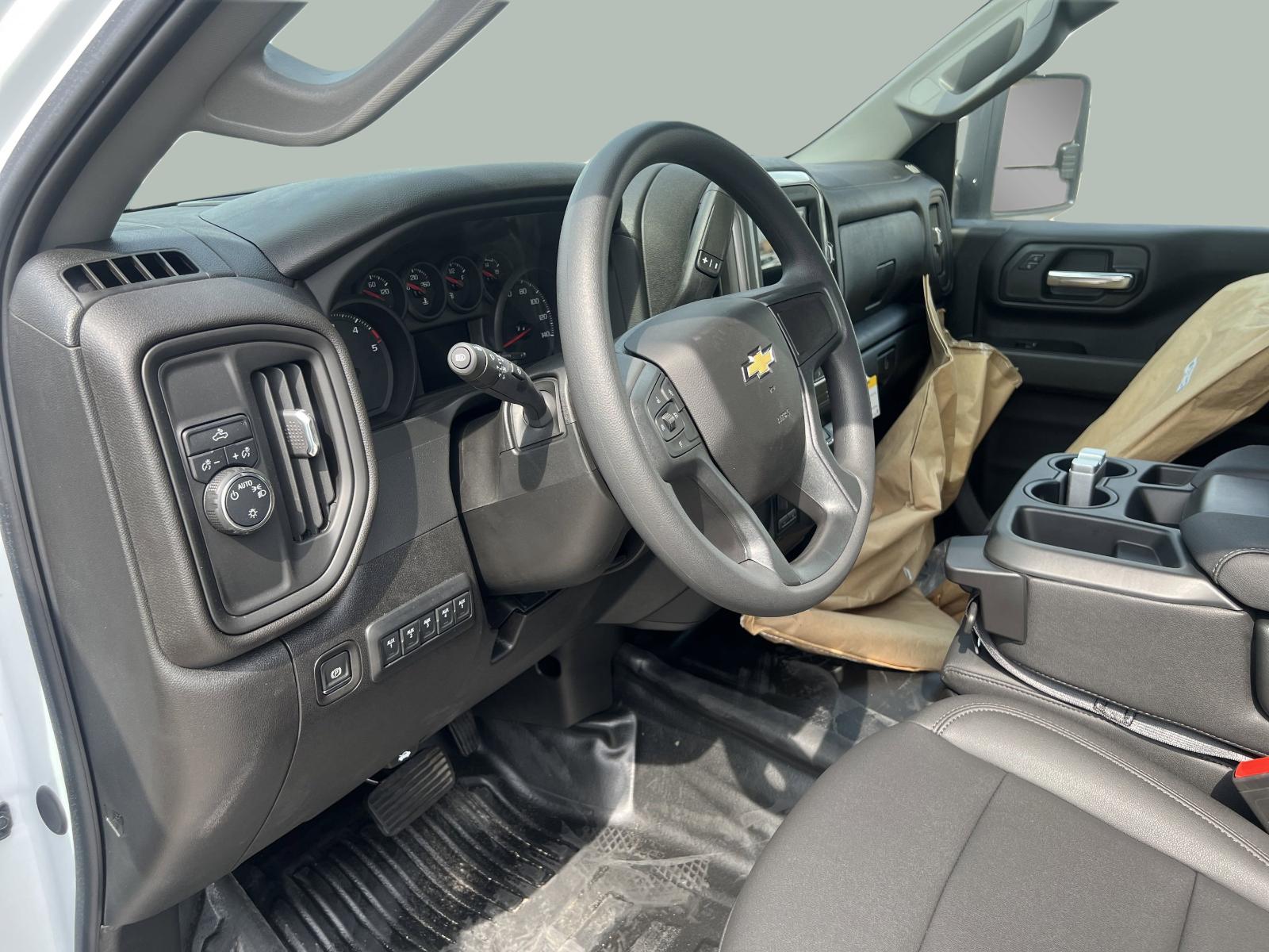 2025 Chevrolet Silverado 3500 HD Chassis Cab Vehicle Photo in GEORGETOWN, TX 78626-7508