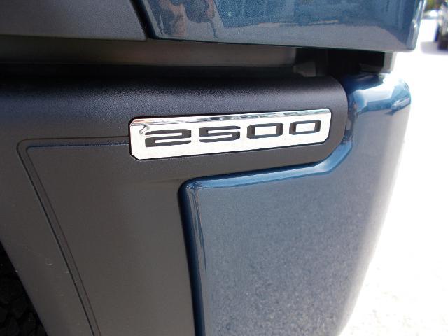 2025 GMC Sierra 2500 HD Vehicle Photo in LOWELL, MA 01852-4336