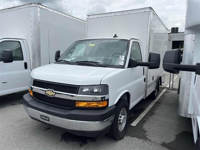 2023 Chevrolet Express Cutaway 3500 Vehicle Photo in ALCOA, TN 37701-3235