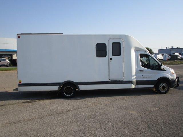 2016 Ford Transit Cutaway Vehicle Photo in Cedar Rapids, IA 52402