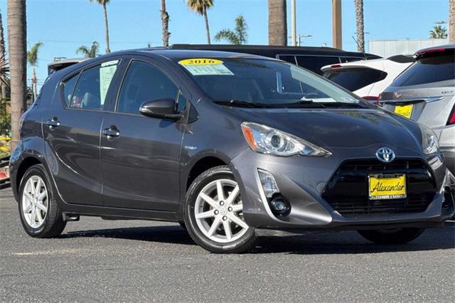 2016 Toyota Prius c Four photo 2