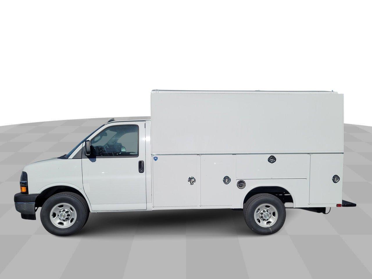 2024 Chevrolet Express Commercial Cutaway Vehicle Photo in LA MESA, CA 91942-8211