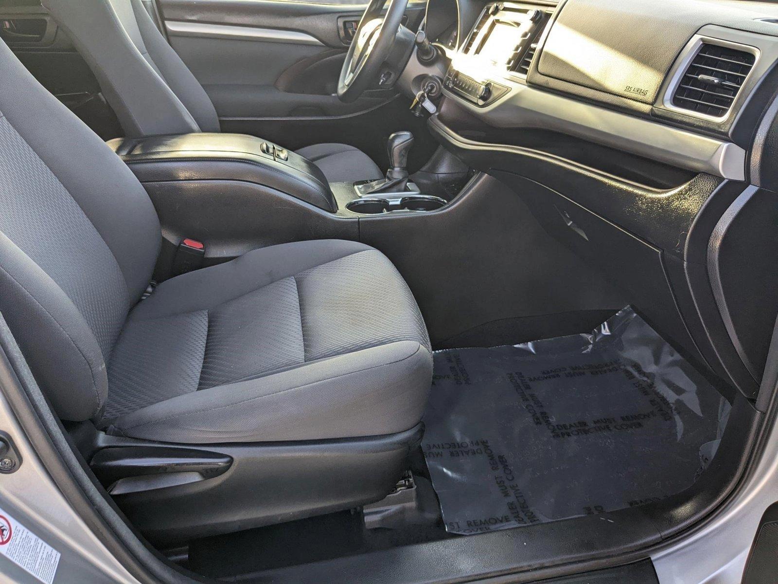 2017 Toyota Highlander Vehicle Photo in Davie, FL 33331