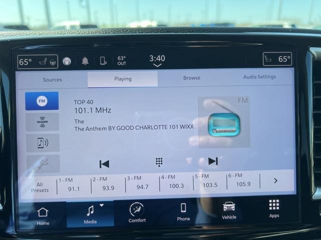 2023 Chrysler Pacifica Vehicle Photo in GREEN BAY, WI 54304-5303