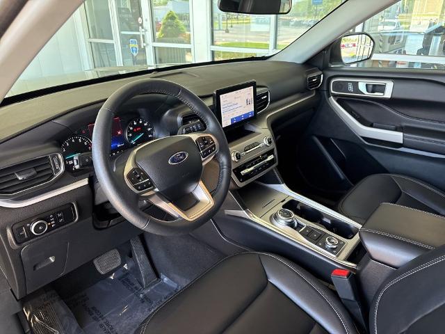 2024 Ford Explorer Vehicle Photo in MANHATTAN, KS 66502-5036