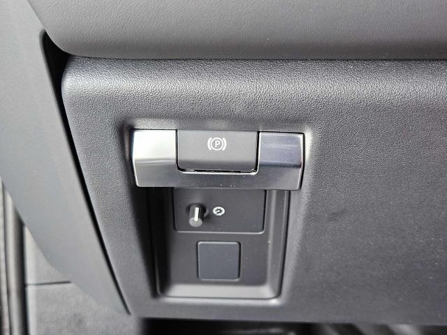 2024 Defender Vehicle Photo in AUSTIN, TX 78717
