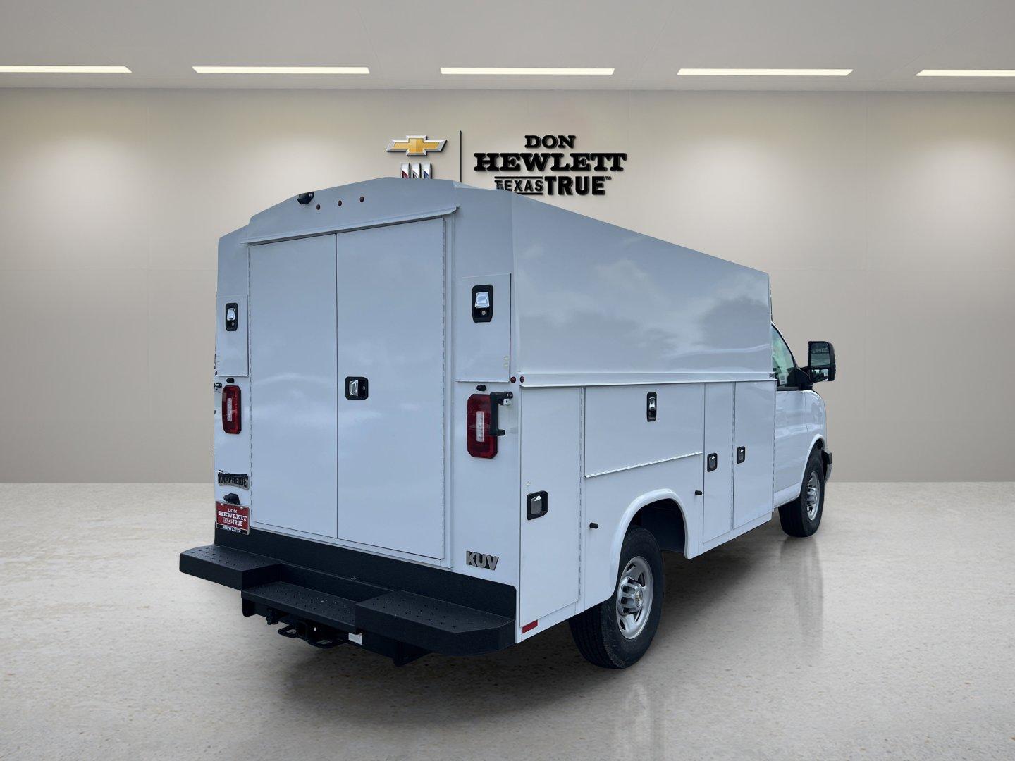 2025 Chevrolet Express Cutaway 3500 Vehicle Photo in GEORGETOWN, TX 78626-7508
