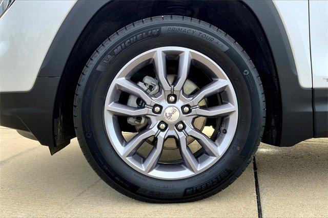 2024 GMC Terrain Vehicle Photo in TOPEKA, KS 66609-0000