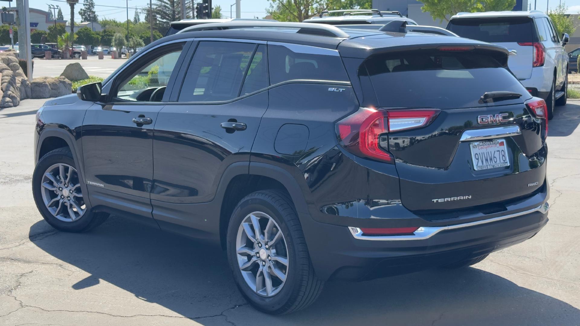 View vehicle photo 6