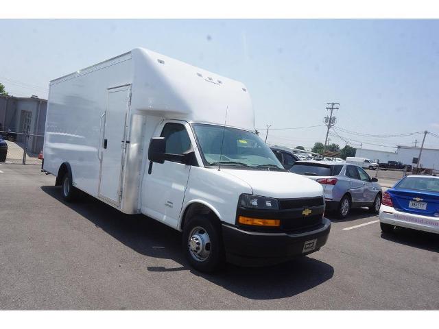 2023 Chevrolet Express Cutaway 4500 Vehicle Photo in ALCOA, TN 37701-3235