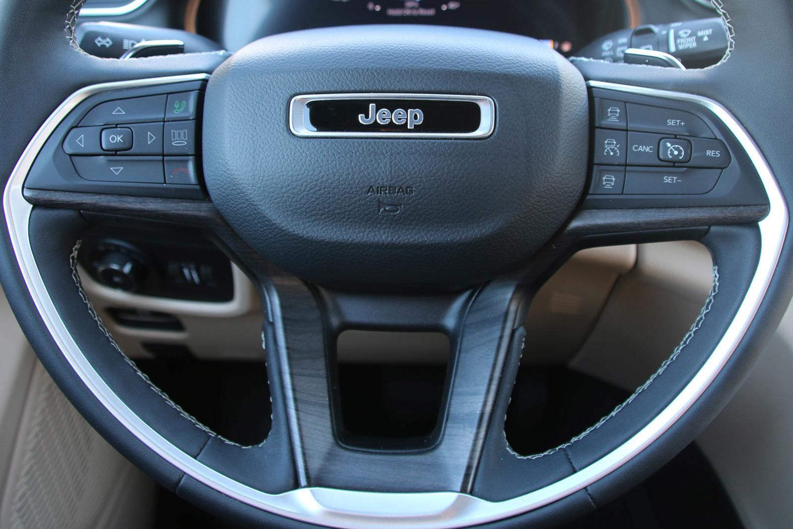 2024 Jeep Grand Cherokee L Vehicle Photo in SUGAR LAND, TX 77478