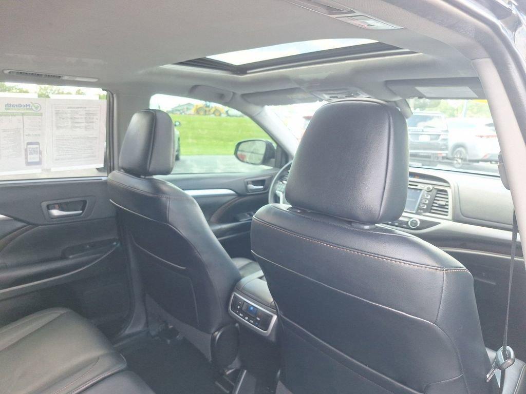 2019 Toyota Highlander Vehicle Photo in Marion, IA 52302