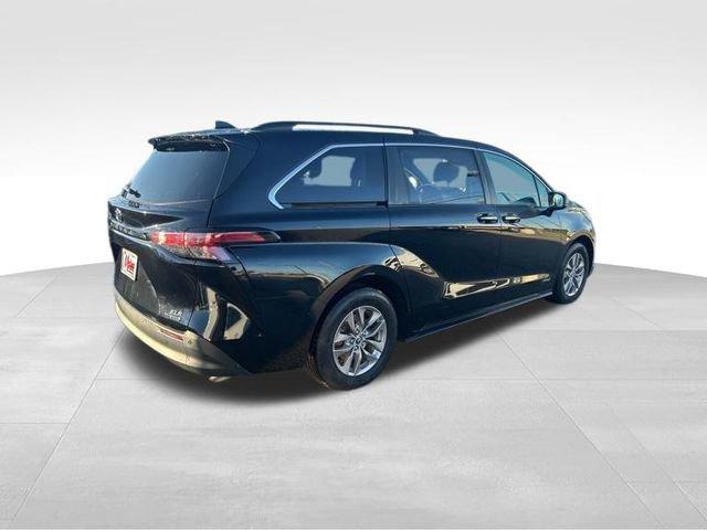 2021 Toyota Sienna Vehicle Photo in MEDINA, OH 44256-9631