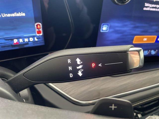 2025 Chevrolet Tahoe Vehicle Photo in PHOENIX, AZ 85014-3381