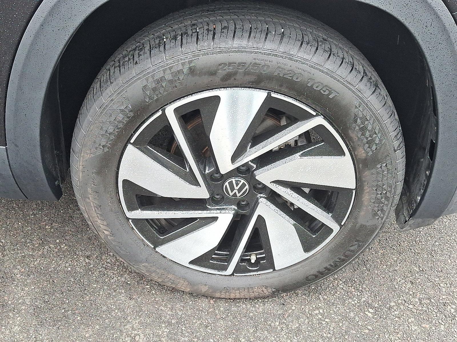 2024 Volkswagen Atlas Vehicle Photo in Trevose, PA 19053
