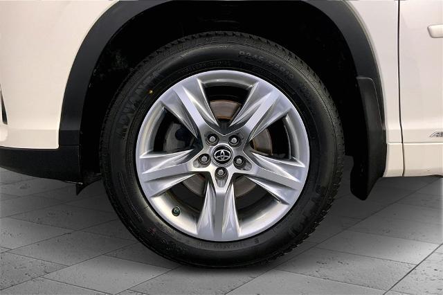 2017 Toyota Highlander Vehicle Photo in Lees Summit, MO 64086