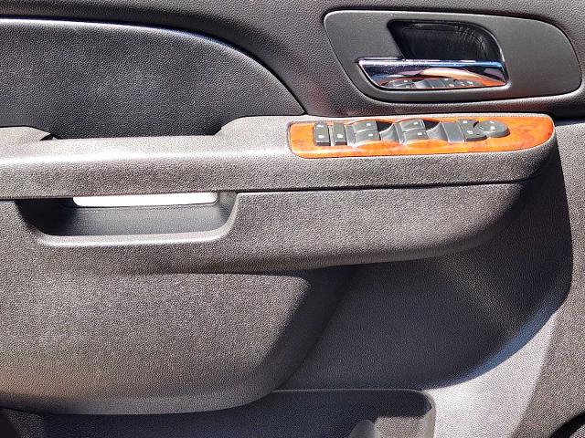 2011 Chevrolet Suburban Vehicle Photo in DENTON, TX 76210-9321