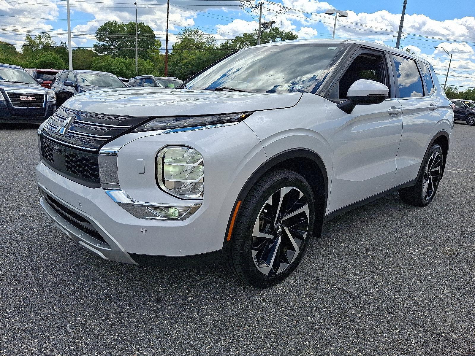2022 Mitsubishi Outlander Vehicle Photo in BETHLEHEM, PA 18017-9401