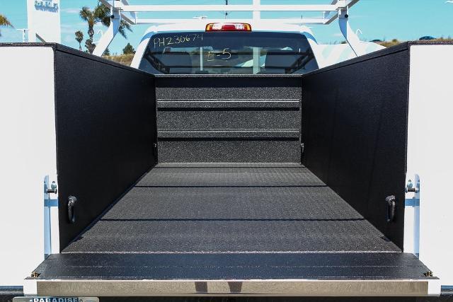 2023 Chevrolet Silverado Chassis Cab Vehicle Photo in VENTURA, CA 93003-8585