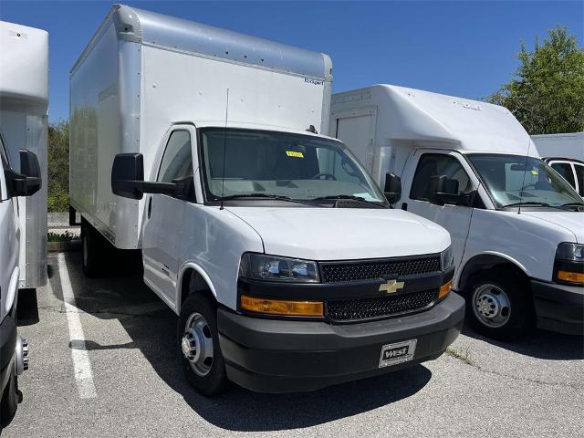 2023 Chevrolet Express Cutaway 4500 Vehicle Photo in ALCOA, TN 37701-3235