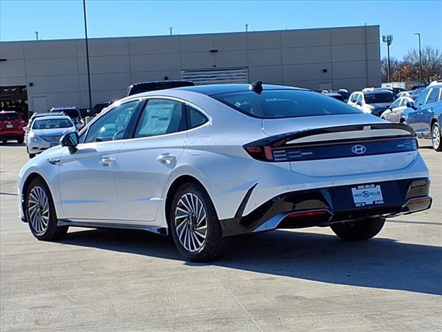 2025 Hyundai SONATA Hybrid Vehicle Photo in Peoria, IL 61615