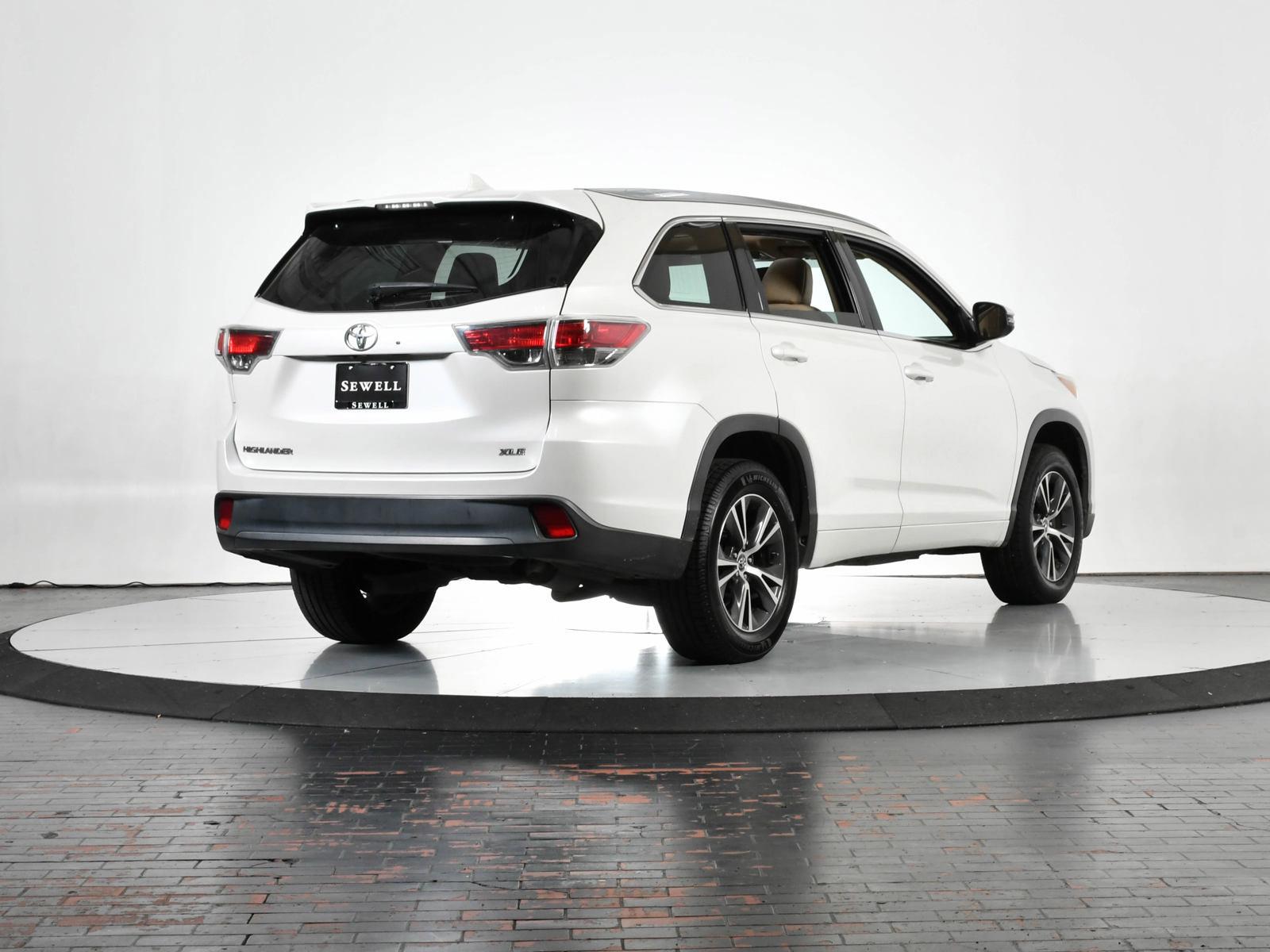 2016 Toyota Highlander Vehicle Photo in DALLAS, TX 75235