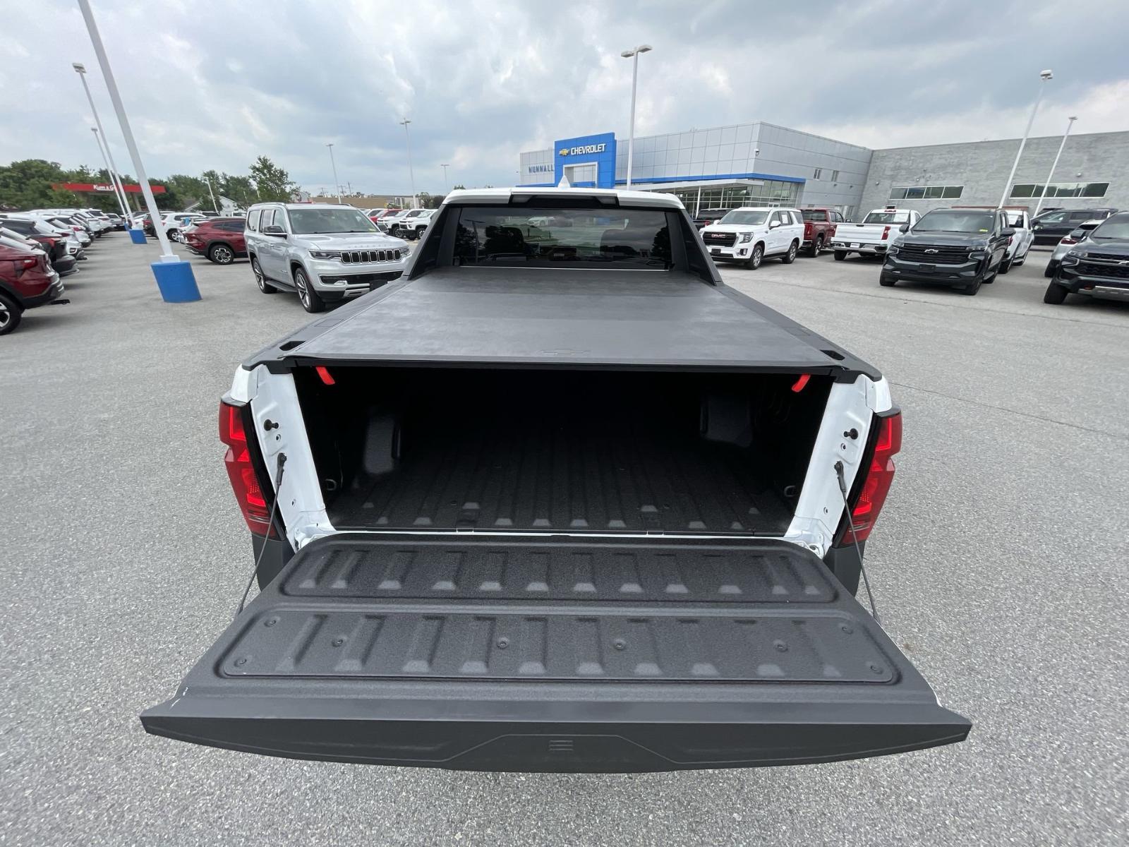 2024 Chevrolet Silverado EV Vehicle Photo in BENTONVILLE, AR 72712-4322