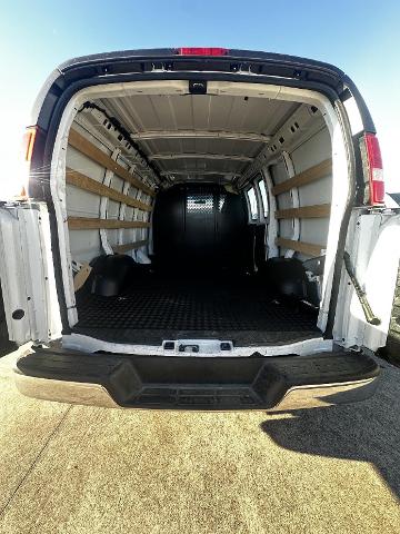 2022 Chevrolet Express Cargo 2500 Vehicle Photo in NEDERLAND, TX 77627-8017