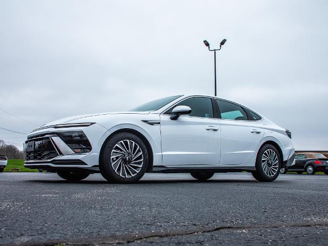 2024 Hyundai Sonata Hybrid Vehicle Photo in MADISON, IN 47250-1611