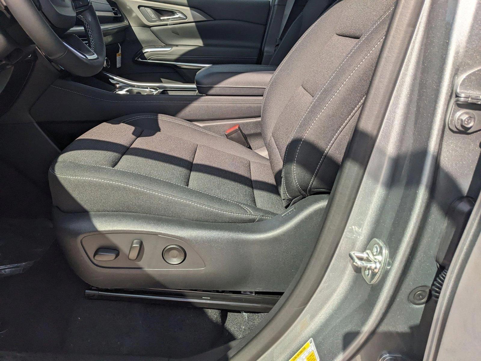 2025 Chevrolet Traverse Vehicle Photo in MIAMI, FL 33172-3015